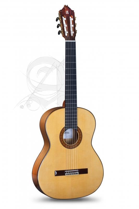 Alhambra Kytara 4/4, Německý smrk, masivní cypřiš, ebenový hmatník, průhledný pickguard.