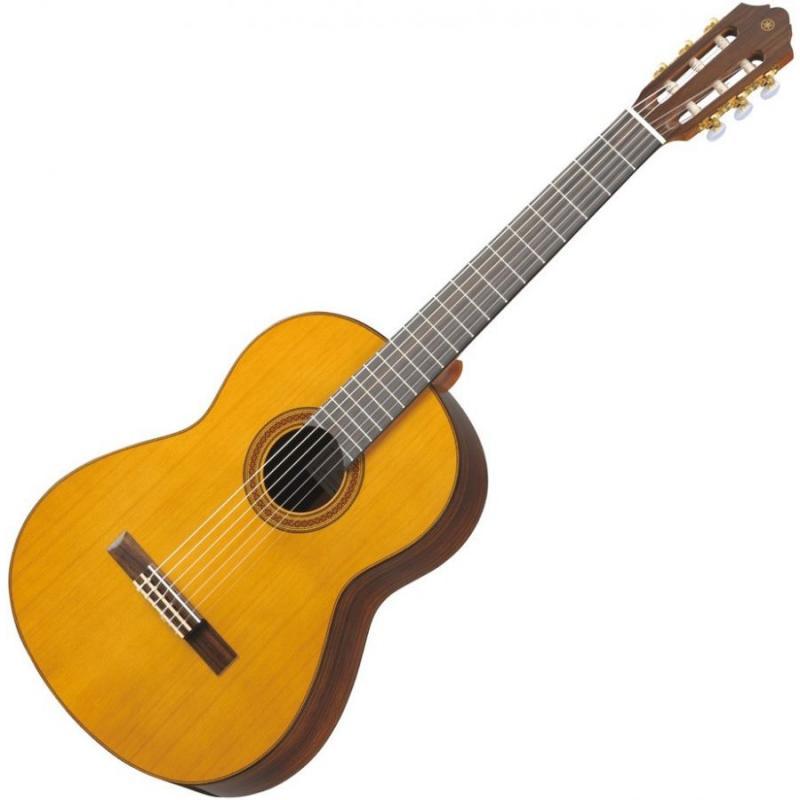 Yamaha klasická kytara 4/4, smrková deska, palisandrový hmatník, Nato krk