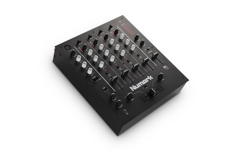 Numark DJ keverník, 4 ch, 4 line, 2 phono, USB