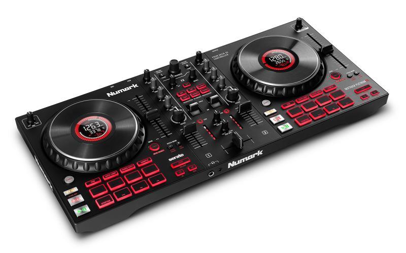 Numark DJ kontroler, 2+2 ch, 2x8 pad, rozhraní, Serato DJ Lite, FX