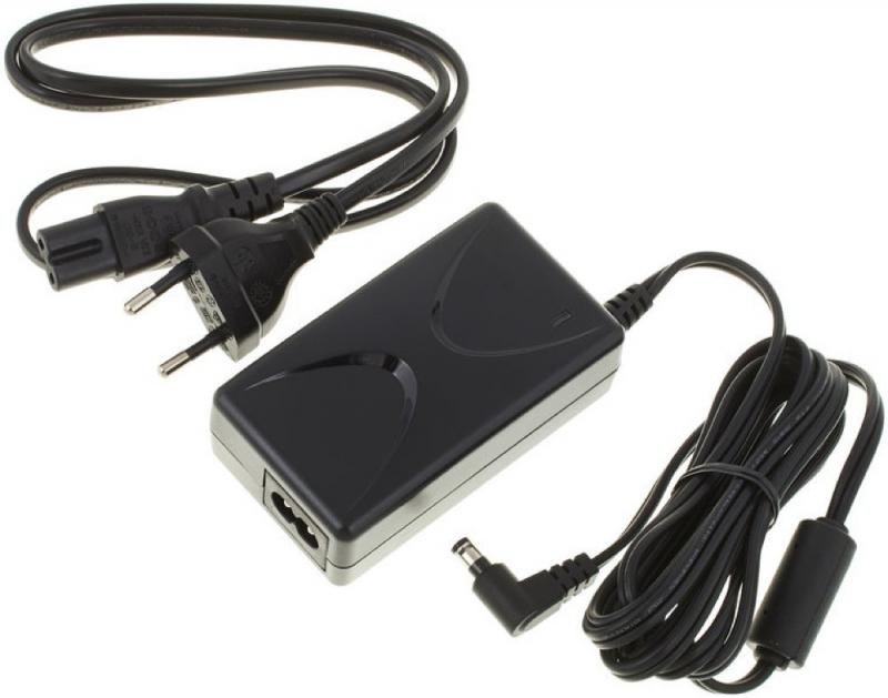 BOSS napájecí adaptér 9V/2A EU