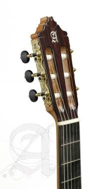 Alhambra ALH-9P + caseAlhambra Gitár Cédrus, tömör indiai rózsafa, (koncert méret) ébenfa fogólap. T