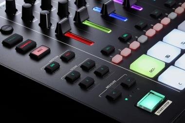 Roland MC-707 bővíthető sampler groovebox