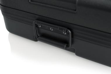 Gator GTSA-KEY61 TSA öntött műanyag keyboard keménytok 61 billentyűs hangszerhez, kerekekkel