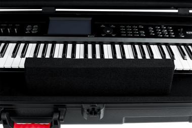 Gator GTSA-KEY76 TSA öntött műanyag keyboard keménytok 76 billentyűs hangszerhez, kerekekkel