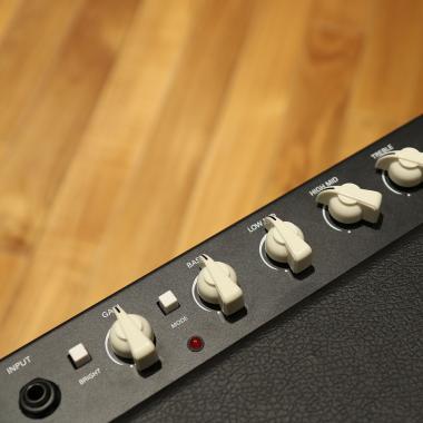 Cort Co-CM150B basszusgitár erősítő, 150 Watt