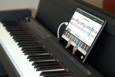 KORG KG-LP380BKU slim design digitális zongora, 88 billentyű, RH3 mechanika, fekete, billentyűfedéllel, USB MIDI csat