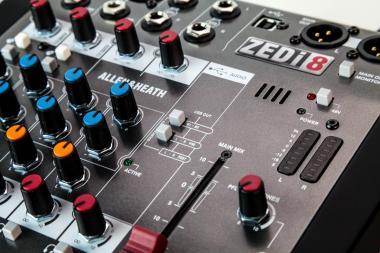 Allen&Heath AH-ZEDI8 kisformátumú keverő, 2 monó/2 sztereó csatorna, 24/96 USB 2X2