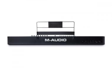 M-Audio Hammer 88 Pro USB/MIDI vezérlő, 88 kalapács-mechanikás billentyű, 16 pad, 9fader, kottatartó
