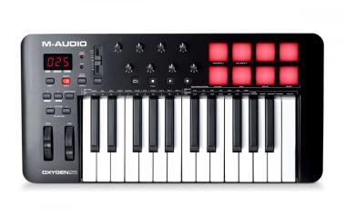 M-Audio Oxygen 25 (MK V) USB/MIDI vezérlő, 25 billentyű, 8 pad, 8 forgó-, 1 tolópotméter