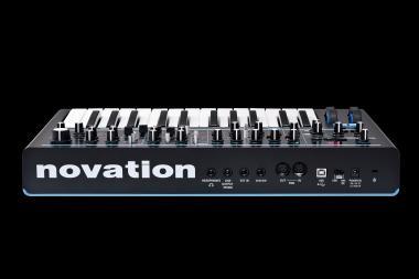Novation Bass Station II analóg szintetizátor, 25 billentyű, 2 oszcillátor