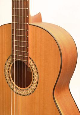 Camps SONSATINS klasszikus gitár, 4/4-es méret, tömör lucfenyő fedlap, babérfa fogólap, matt natúr szín