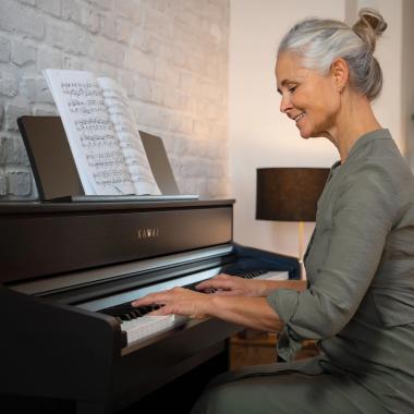 Kawai CA701R digitális zongora, 88 billentyűs kalapácsmechanika, 256 hang polifónia, Bluetooth, rózsafa