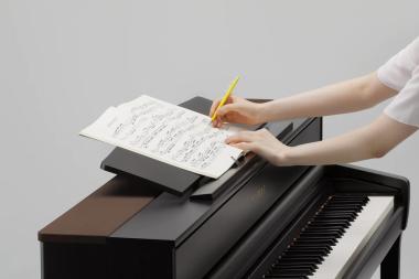 Kawai CA701R digitális zongora, 88 billentyűs kalapácsmechanika, 256 hang polifónia, Bluetooth, rózsafa