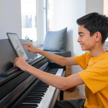 Kawai CA401R digitális zongora, 88 billentyűs kalapácsmechanika, 192 hang polifónia, Bluetooth, rózsafa
