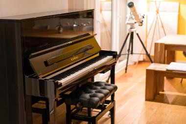 Kawai K-600AS M/PEP akusztikus pianínó, 88 billentyű, 134cm magas, True Sostenuto pedál, fényes fekete