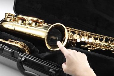 Hercules DS432B Fúvós hangszerállvány tenor szaxofon részére, TraveLite 350 mm magas, súly: 0,4 kg