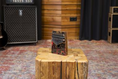 Meinl KA17LV MEINL KA17LV Sound Hole Designer Lava kalimba