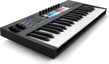 Novation Launchkey 37 MK4 MIDI kontroller, 37 billentyű, 16 RGB PAD, 8 encoder