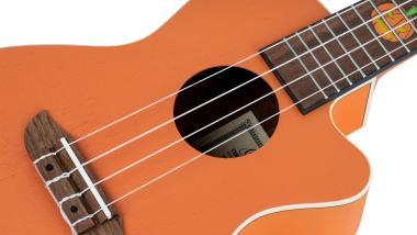 Ortega RUHWCE Egyedi Készítésű Sorozat Halloween Kiadás Koncert Előerősítős Ukulele 4 Húros - Tök Narancs