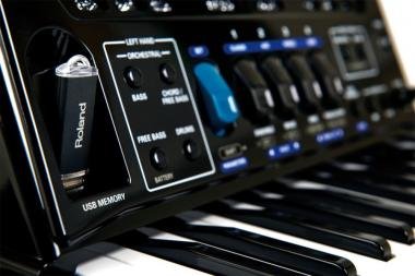 Roland FR-1X BK digitális tangóharmonika beépített hangszóróval - fekete