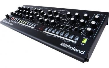 Roland SE-02 Boutique analóg szintetizátor