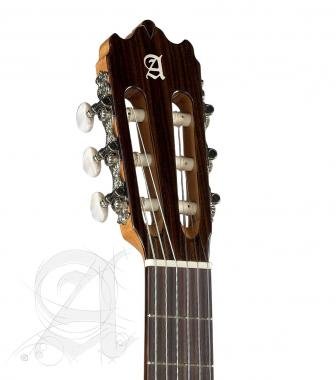Alhambra ALH-3F PickguardAlhambra Gitár 3 F Tömör lucfenyő, fügefa, indiai rózsafa fogólap, átlátszó