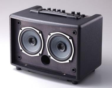 Roland AC-33 Acoustic Chorus akusztikus gitár erősítő kombó 30W 2X5