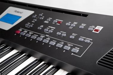 Roland BK-3 szintetizátor bővíthető kísérlet-automatikás beépített hangszóróval 61 billentyű